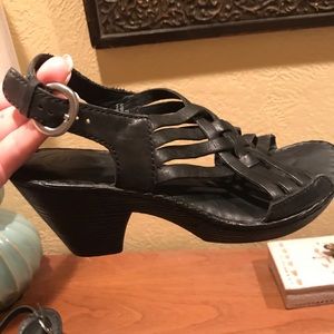 Born leather sandal size 7